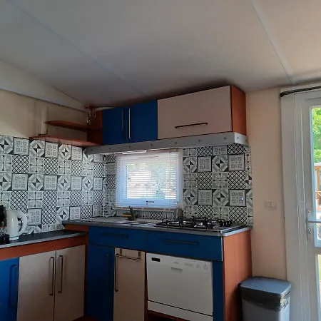 캠프장 Flo's Mobil-home