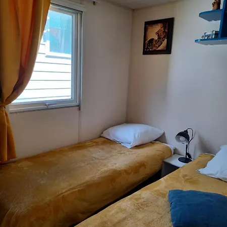 캠프장 Flo's Mobil-home *